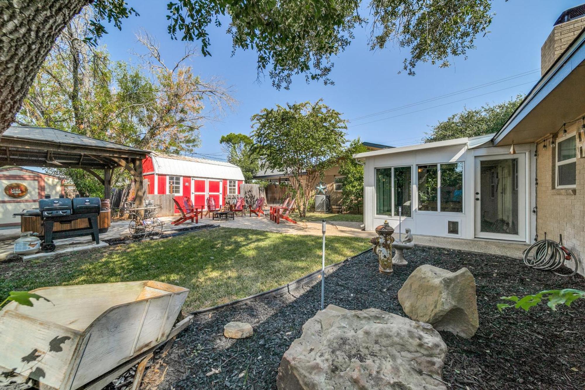 Charming Pet Friendly 4 Bdrm Home Mins To Main St And Wineries Fredericksburg Bagian luar foto