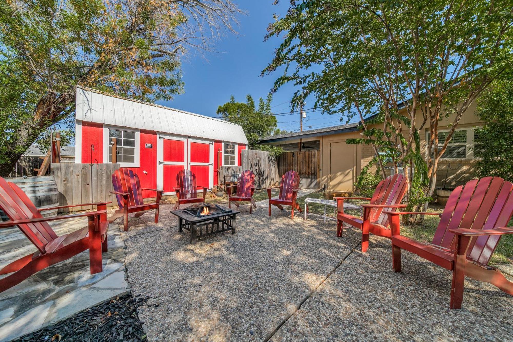 Charming Pet Friendly 4 Bdrm Home Mins To Main St And Wineries Fredericksburg Bagian luar foto
