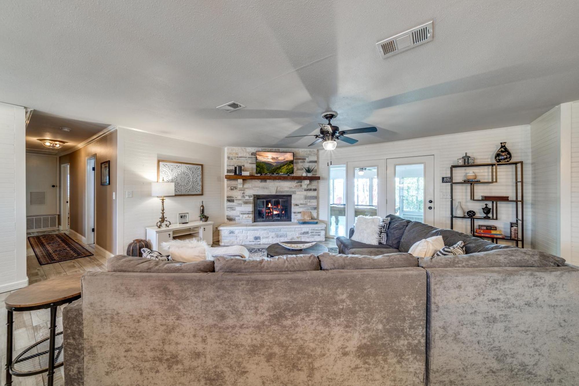 Charming Pet Friendly 4 Bdrm Home Mins To Main St And Wineries Fredericksburg Bagian luar foto